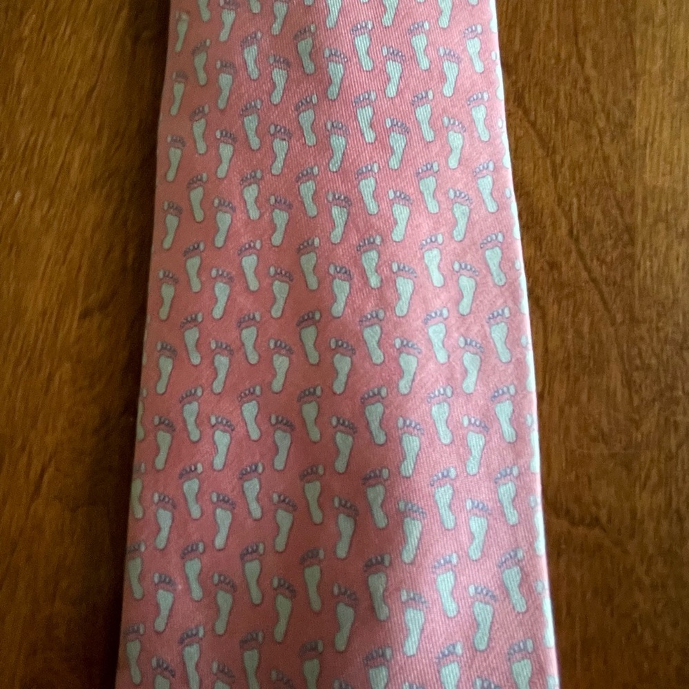 Vineyard Vines fun, whimsical tie